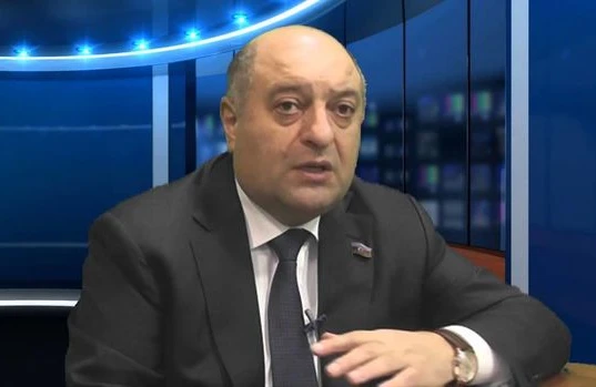 Deputat vətəndaşlara çağırış etdi – Dollarları manata çevirin