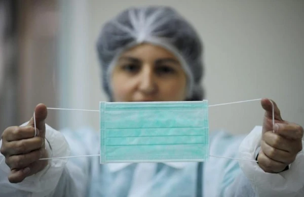 Koronavirusdan qorunmaq üçün maskalardan BU QAYDADA istifadə edin