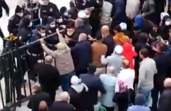 Koronoviruslu xəstələr pəncərəni qırıb qaçdı - Şok görüntü