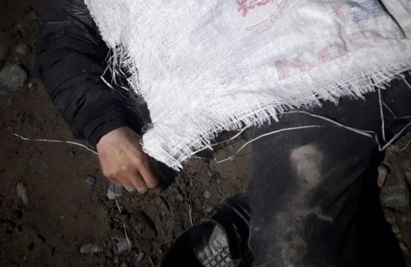 Azərbaycanda dəhşətli hadisə: Meyit yolun ortsında qaldı (18+VİDEO)