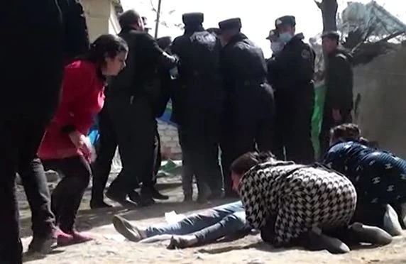 Arvadına qısqandığı qonşusunu  və anasını öldürdü - Azərbaycanda tükürpədici cinayət