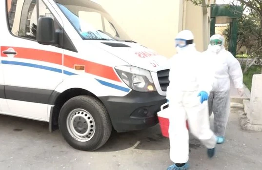 Bakıda koronavirs şübhəli xəstələr belə daşınır  —  PROSESİN  VİDEOSU