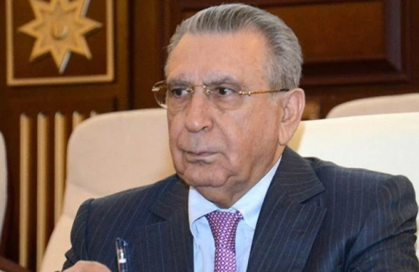 Ramiz Mehdiyevi Çingizxanla müqayisə edən yazı istefaya səbəb oldu
