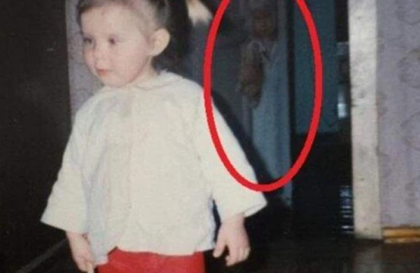 DÜNYA ŞOKDA! Qızın uşaqlıq şəklindəki RUH hamını - QORXUYA SALDI