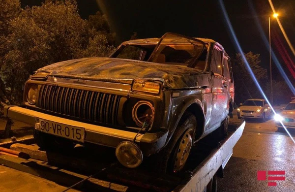 Bakıda tuneldə avtomobil aşıb, xəsarət alan var - FOTO