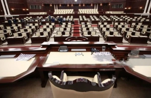 Milli Məclisdə kütləvi ixtisar: 80 nəfər işini itirdi
