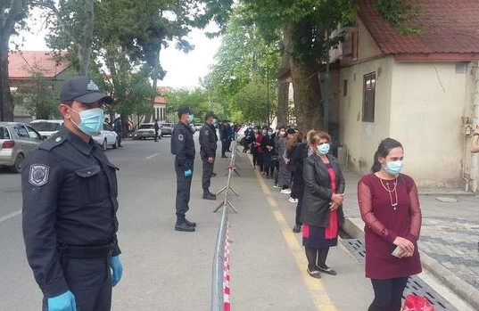 Bu rayonda da sakinlərə tibbi maska paylandı - FOTO