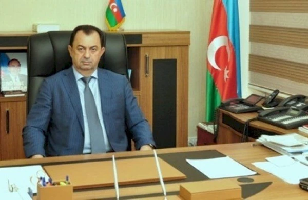 İcra başçısı bahalı maşınlarını təcili satdı — Taksiyə keçdi