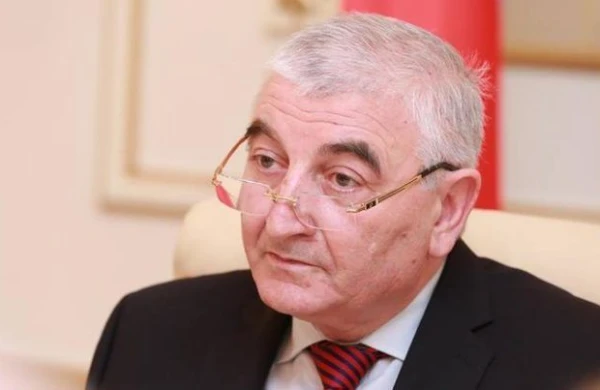 Məzahir Pənahov gedir