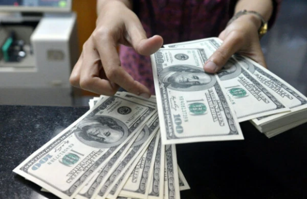 Dollar bu gün BU QİYMƏTƏ SATILIR