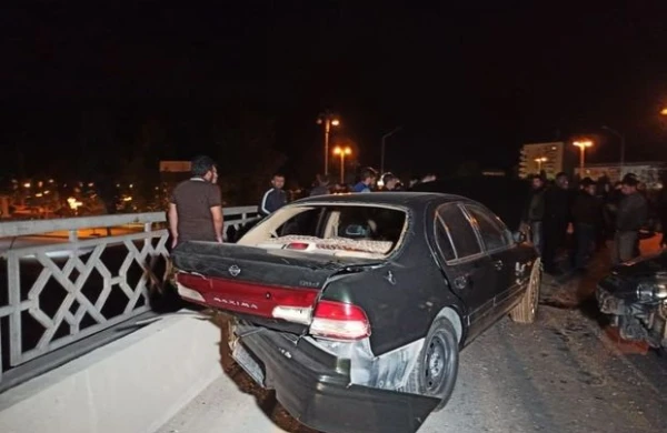 Azərbaycanda dəhşətli qəza: Polis öldü, hərbçi yaralandı - FOTO
