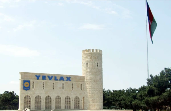 Yevlaxda qaraçılar polisə xəsarət yetirdi