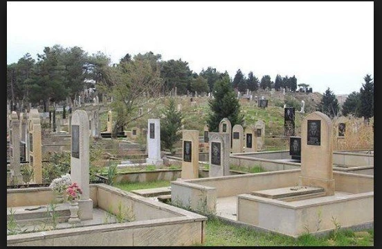 Qəbirüstü yazılarla zarafat edən ölülər - ŞOK OLACAQSINIZ!