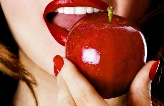 Tez yaşlanmaq və xəstələnmək istəmirsizsə, BUNLARI EDİN: seks, duş, alma...
