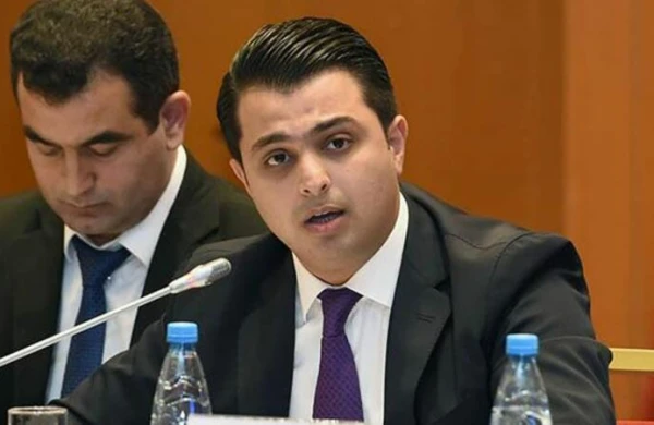 Gənc icra başçısı bir gündə iki əmr imzaladı