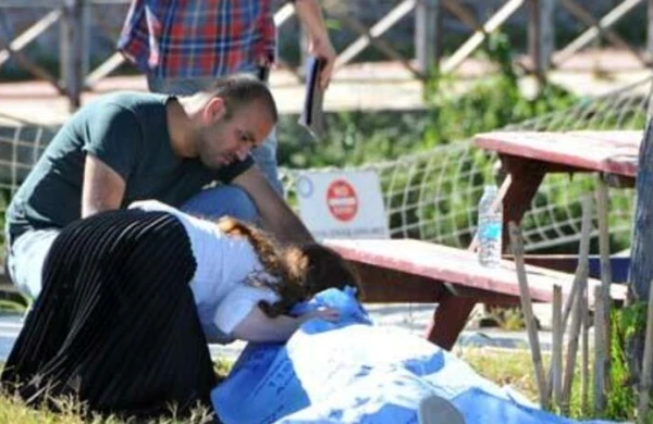 Atasını son dəfə öpdü - Kövrəldən FOTO