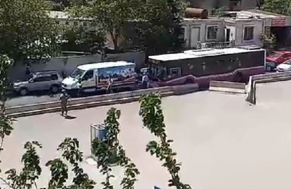 Bakıda sürücü yolun ortasında görün nə etdi... — Polis işə qarışdı / VİDEO