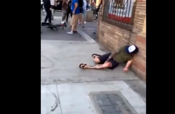 Etirazçılara "neqr" dedi, nokauta göndərildi +VİDEO