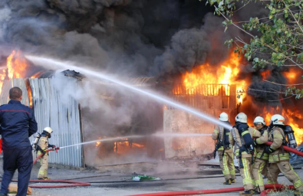 Salyanda 3 otaqlı ev yandı