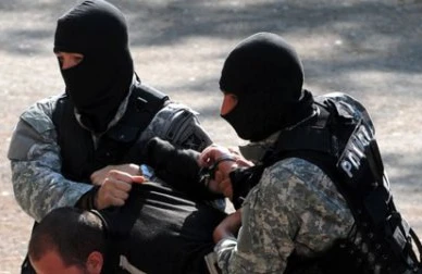 Bakıda dəhşətli ANLAR: Oğlanı qara  maşına salıb  apardılar  - ŞOK VİDEO