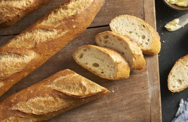 Bakıda polis “102”-yə zəng edən ailəyə çörək alıb verdi