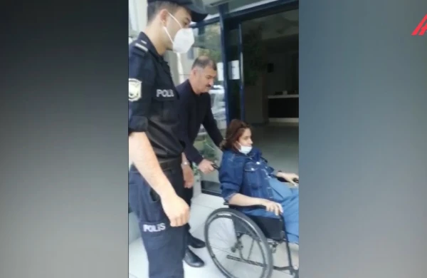 Bakıda polis  hamilə  qadını belə xilas etdi  - Duyğulu video