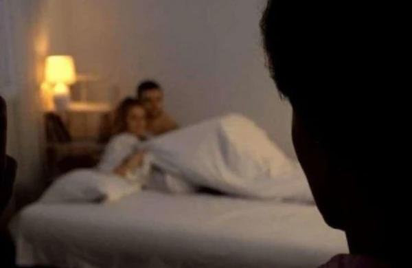 Azərbaycanda kişi  arvadını  yataqda  tutdu: Qadın günahın ərində olduğunu dedi  —  ŞOK  VİDEO