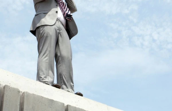 Dəhşətli anlar: İnsanların gözüqarşısında intihara cəhd etdi - ANBAAN VİDEO