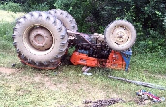 Kürdəmirdə kişi qadını traktora bağlayıb yandırdı - VİDEO (18+)