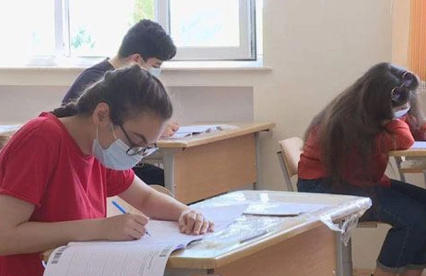 DİM bədən hərarətinə görə imtahana buraxılmayan şagirdlər haqda danışdı