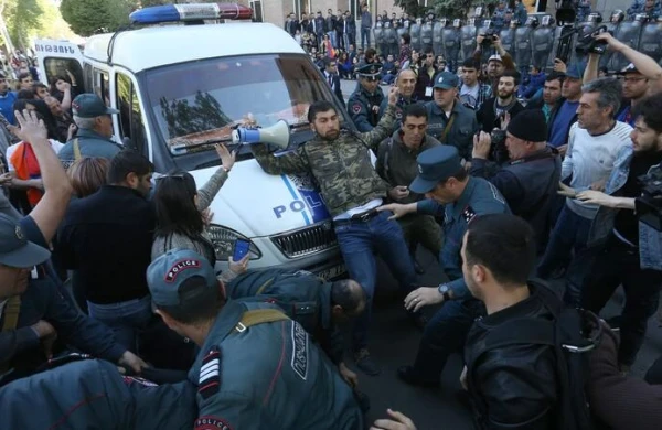 Ermənistan qarışdı: Kütləvi saxlanılanlar var - VİDEO