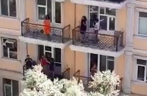 Bakı sakinləri polisə belə dəstək oldular - VİDEO