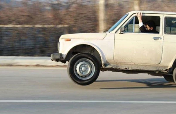 Şəhərin mərkəzində avtoş at oynadır  — Karantini belə saymadı (VİDEO)