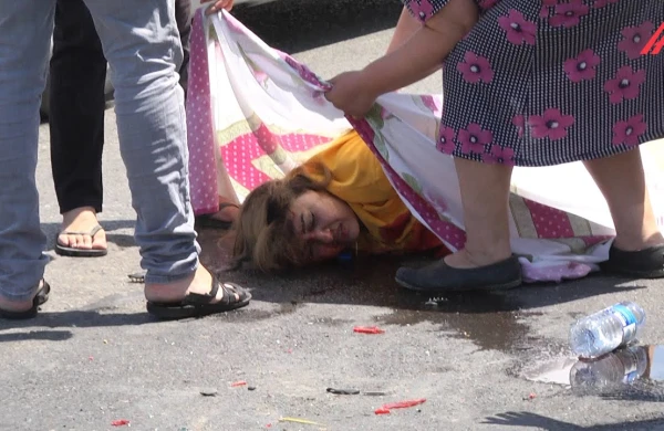 Bakıda marşrutdan yıxılan qadın avtomobilin altında qaldı - DƏHŞƏTLİ VİDEO