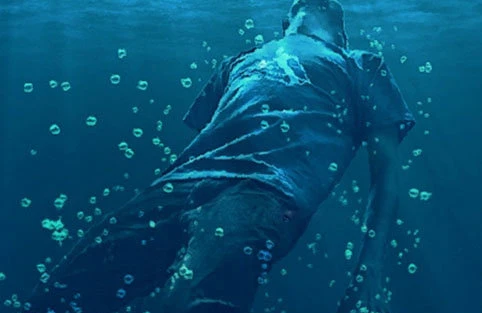 Kürün sahilinə yeyib-içməyə gedənlərdən ikisi suda batdı +VİDEO