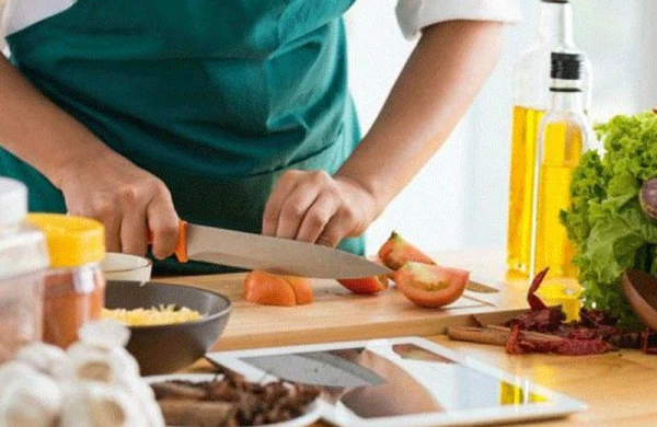 Kim deyirsə ki yemək bişirməyi bacarmıram... - Gənclərə məsləhət