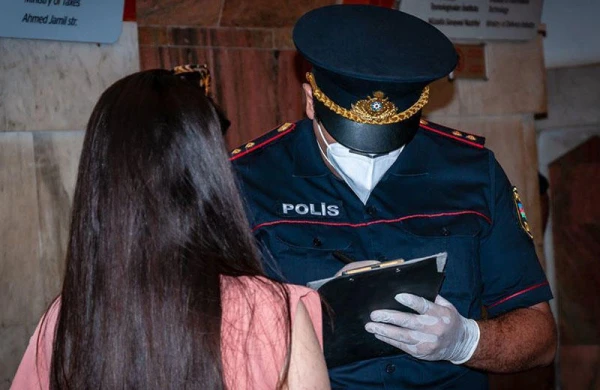 Metroda maska taxmayan sərnişinlər cərimə edildi - FOTO