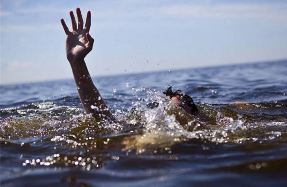 Xəzərdə nəzarətsiz ərazidə bir nəfər batıb