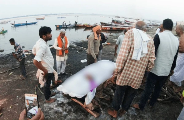 Yüzlərlə meyit yandırılıb,dənizə atıldı  — Hindistandan maraqlı reportaj