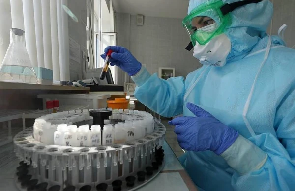 COVID-19 ilə koronavirus infeksiyasının ağır forması temperatur, öskürək və təngənəfəsliklə xarakterizə olunur.