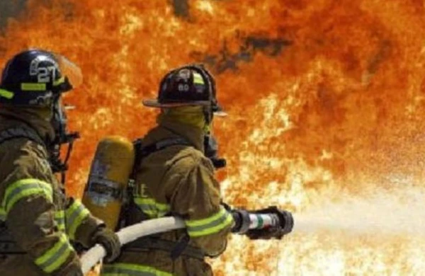 Boya fabrikində yanğın davam edir- Hadisə yerindən SON VİDEO/FOTOLAR