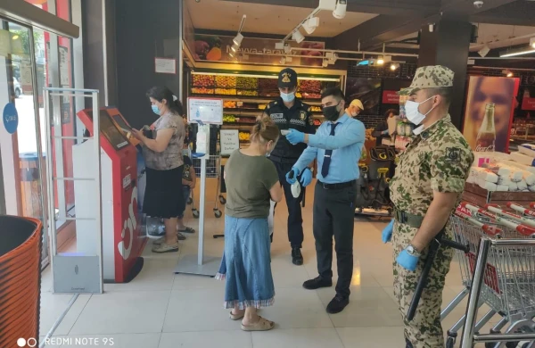 Bakıda marketlərdə polis postları yaradıldı - FOTOLAR