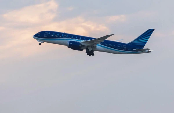 AZAL Bakı-London-Bakı üzrə xüsusi reyslərə aviabilet satışına başlayır