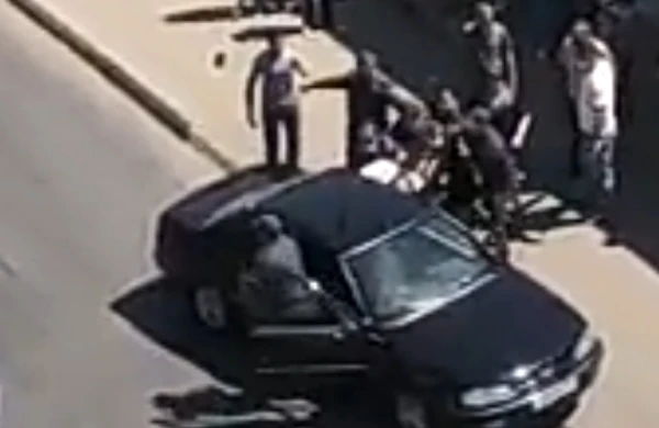 Azərbaycanda polislərə hücum olunub - VİDEO