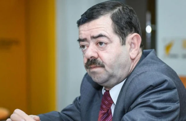 Tanınmış aktyor: "Özləri kefdədir, qara camaat da oturub dörd divara baxır"