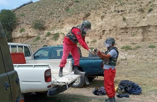 Qazaxda tank əleyhinə raket tapıldı - FOTO
