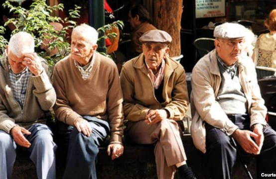 Qərar layihəsi hazırlandı: Pensiya yaşı qadınlar üçün 57, kişilər üçün 60