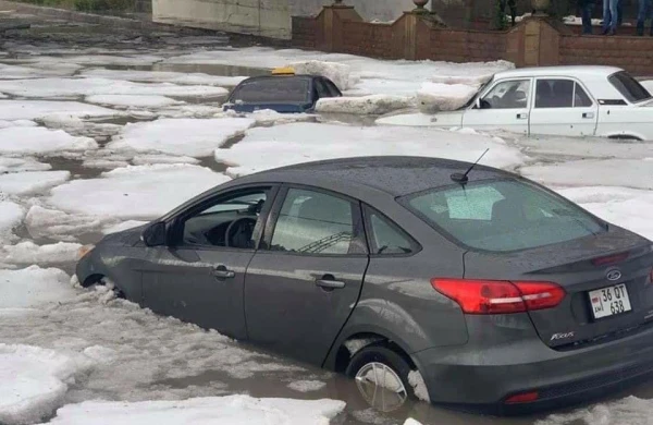 SON DƏQİQƏ! Ermənistanda onlarla maşın asfaltın altında qaldı- FOTO