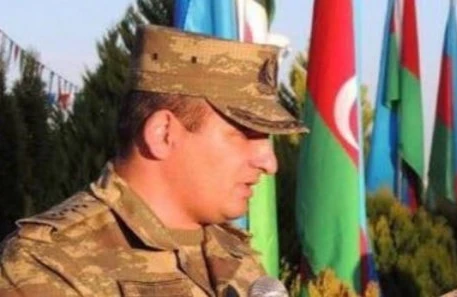 Öpdüm güllə dəyən sinəndən, cənab GENERAL!!!: Xalq ayaqüstə səni alqışlayır!