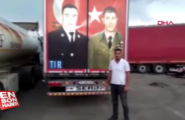 Gürcü polisi Mübarizin fotosunu sökmək istədi, dava düşdü - VİDEO